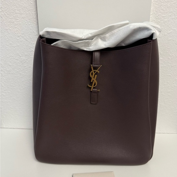 SAINT LAURENT Large Le 5 A 7 Soft Hobo in
Raisin - Picture 12 of 12